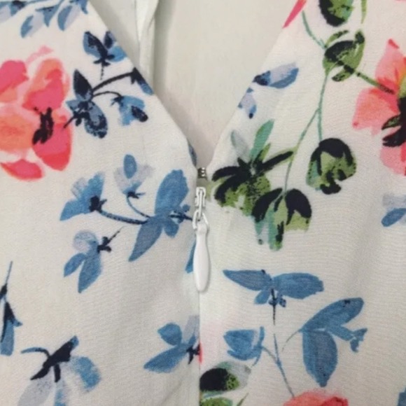 Loft Floral Tie Back Bell Sleeve Dress Size 8P - Picture 8 of 14